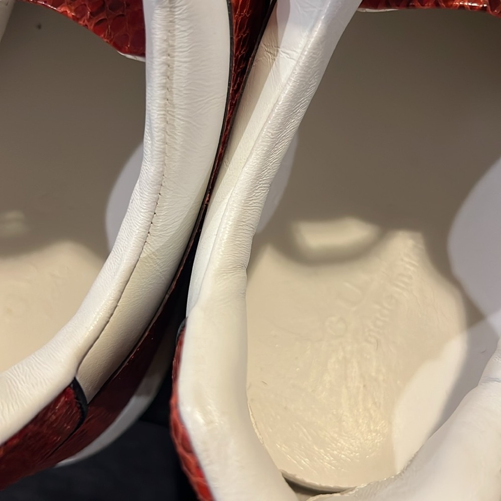 Gucci Interlocking G Logo Red and White Sneakers - Picture 3 of 7